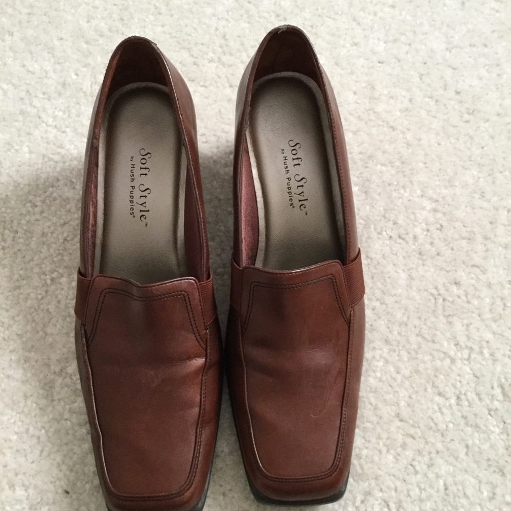 Soft Style Size 8 Tan work shoes.